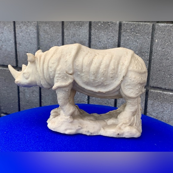 Mid Century Vtg Rhinoceros Hand Sculpted Figurine Hecho En Mexico Rhino - Picture 1 of 16
